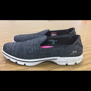 Skechers walk 3 tennis shoes
